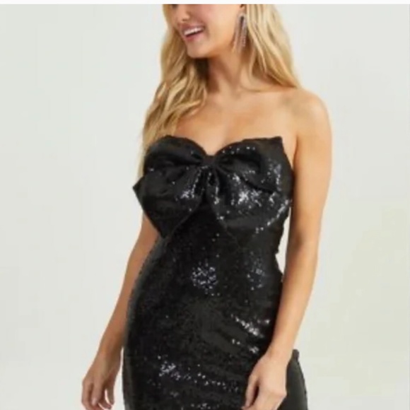 Altar'd State Dresses & Skirts - Altar’d State short Formal Dress- Black Sequined Bow Front SizeM